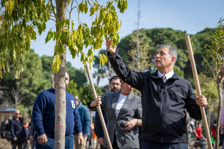 Kültürpark’ta Yeşil Doku Yeniden Canlanıyor: 190 Ağaçla Bir Kent Akciğeri Yükseliyor