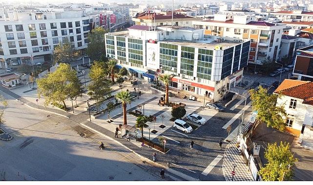 Mehtap ve Sevtap Karaabdüloğllu Parkı: Deprem Şehitlerinin Anısına Genişleyen Yeşil Vaha ve Toplumsal Dayanışmanın Sembolü