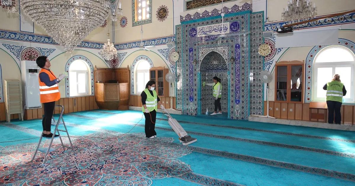 Mezarlık ve Camilerde Bayram Temizliğiyle Huzurlu Bir Bayram İçin Erişilebilir ve Düzene Kavuşan Çiğli