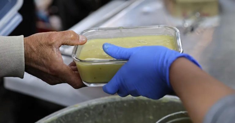 Mobil Aşeviyle Ramazan Sıcacık Yüzler: Antalya’da Her Akşam Farklı Mahallelerde İftar Keyfi