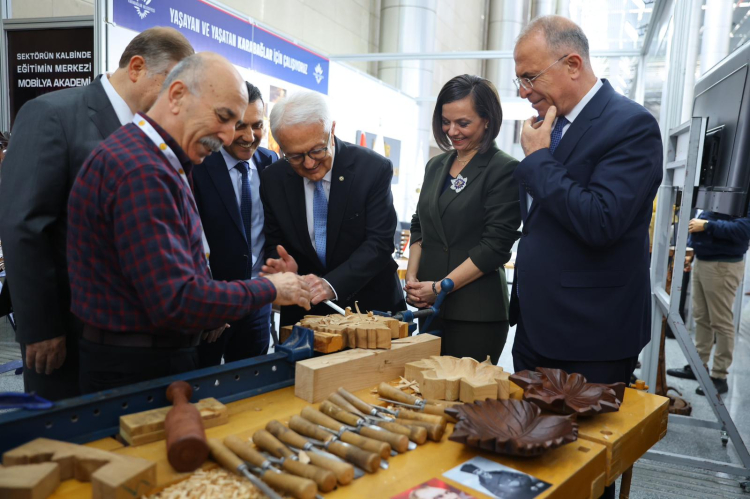 Mobilya Şehrini Güçlendiren Belediye: Karabağlar’ın Fuarda Görünürlüğü ve Sektöre Sağladığı Destek