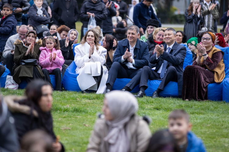 Nevruz Baharı İzmir'de Yürekleri Birleştirdi: Kültürlerarası Özlem ve Gelenekler Bir Arada