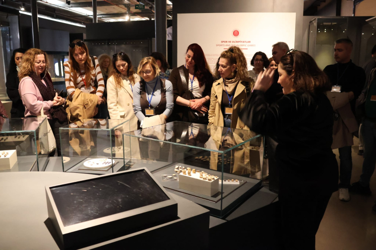 Öğretmen Akademileri: İzmir’in Kültür, Dil ve Düşünce Yolculuğu Başlatan Çok Yönlü Gelişim Programı