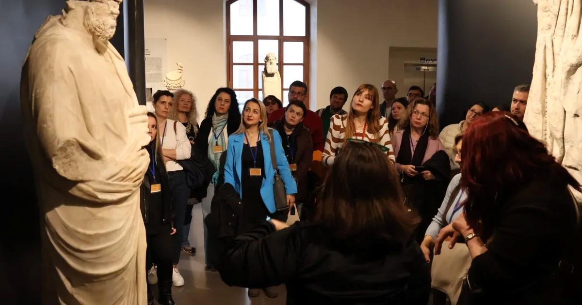 Öğretmen Akademileri: İzmir’in Kültür, Dil ve Düşünce Yolculuğu Başlatan Çok Yönlü Gelişim Programı