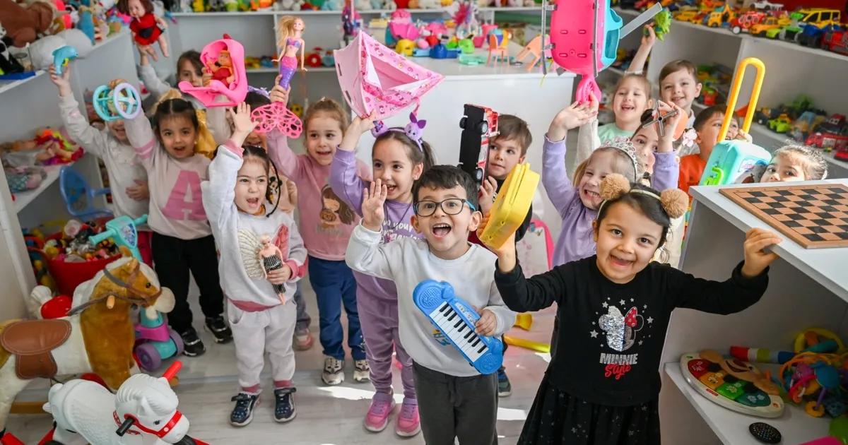 Oyuncak Sevincini Paylaşan Bornova: Sadece Oyuncak Değil, Dayanışmanın Gücü