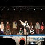 Perde Arkasında Buluşan Şehrin Sesleri: Seferihisar’da Tiyatro Rüzgarı