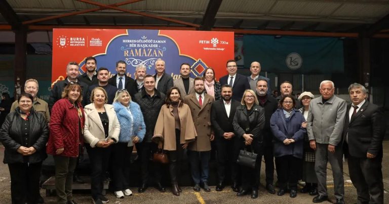 Ramazan Coşkusu ve Dayanışma Ruhu: Şehrin DörtBir Yanında İftar Sofraları