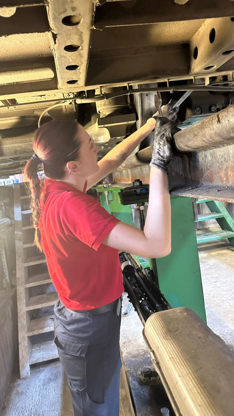 Rayların Kadın Gücü: Simay Aytimur’un İzmir Metro’da Sürücü Olarak Yükselişi