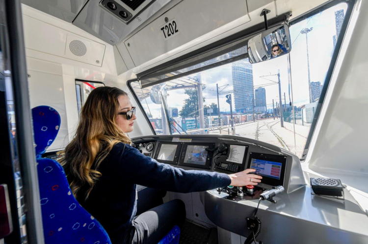 Rayların Kadın Gücü: Simay Aytimur’un İzmir Metro’da Sürücü Olarak Yükselişi