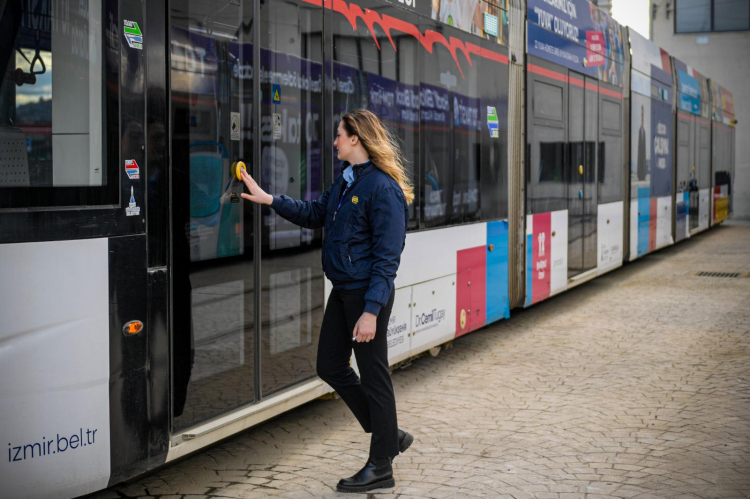 Rayların Kadın Gücü: Simay Aytimur’un İzmir Metro’da Sürücü Olarak Yükselişi