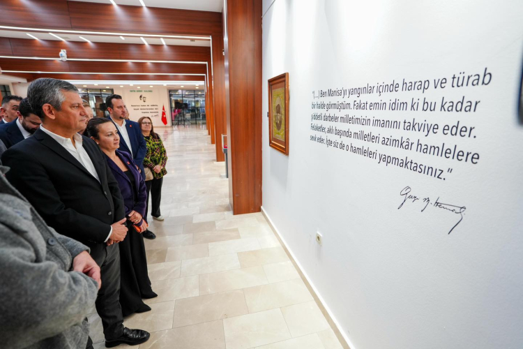 Sahnede Zaman Yolculuğu: Atatürk’ün Liderlik Yıllarını İçeren Özgün Kronik Sergi