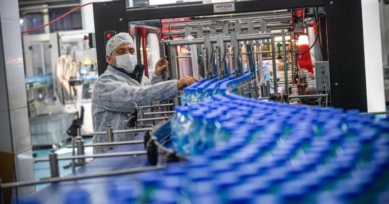 Şaşal Su Yeniden Doğuşuyla Raflarda: İzmir’in Simgesi, Ambalaj ve Üretimde Büyük Dönüşüm