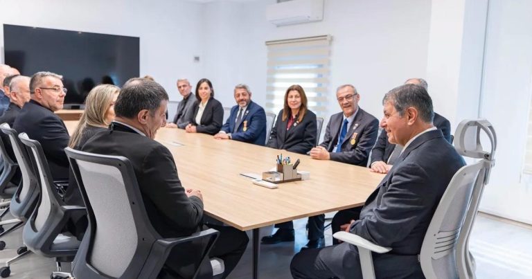 Şehit Aileleri ve Gazilere Destek İçin Bir Araya Gelen İzmir Dernek Başkanları ve Yetkililer