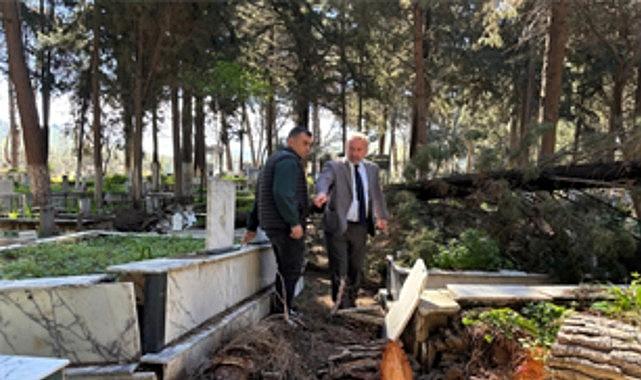Şiddetli Yağış ve Fırtına İzmir’in Mezarlıklarında Depremlik Onarım: Ağaçlar Kesildi, Anılar Güvende