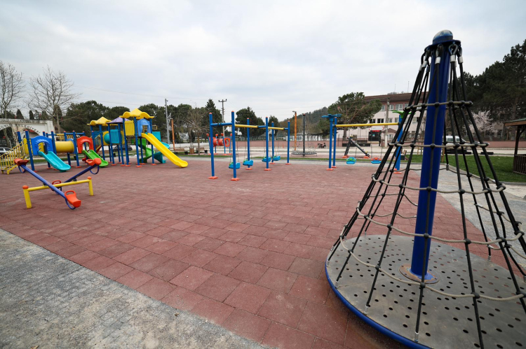 Söğütlü’de Ritim Park'ın Işıltısı: Alemdar, 14 Kilometre Asfalta Hamle ve Gençlik İçin Spor Alanlarıyla Geleceğe Umut Taşıdı