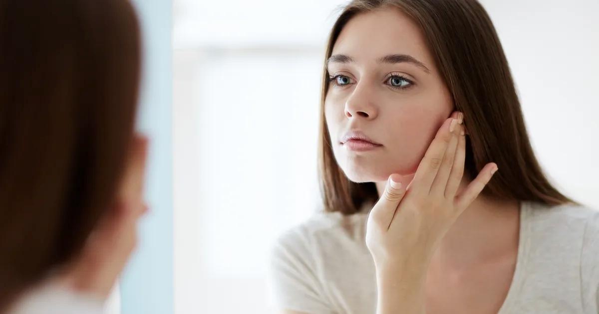 Yüz Şişkinliğini Doğru Anlamak: Ödem, Yaşam Tarzı ve Depuffing Ritüellerine Gerçekçi Bakış