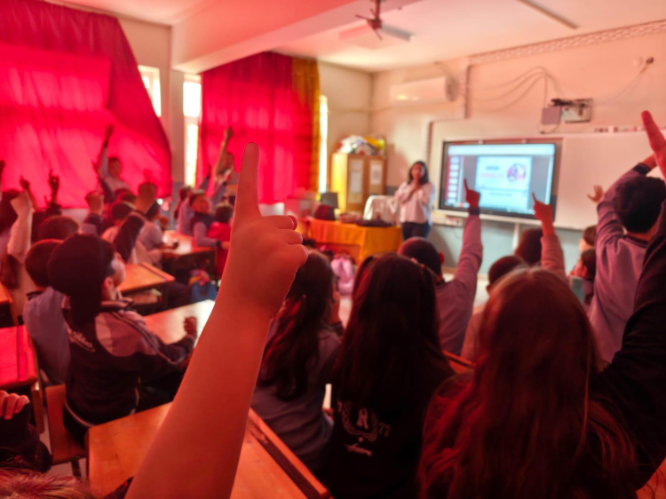 Aileler ve Öğrenciler İçin Akran Zorbalığıyla Mücadelede Bütüncül Başarı Hikayesi