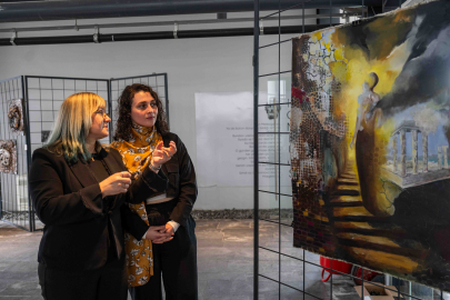 Antik Işıklar: Tarih, Hafıza ve Mekânın İç içe Geçtiği Bir Sergi Yolculuğu