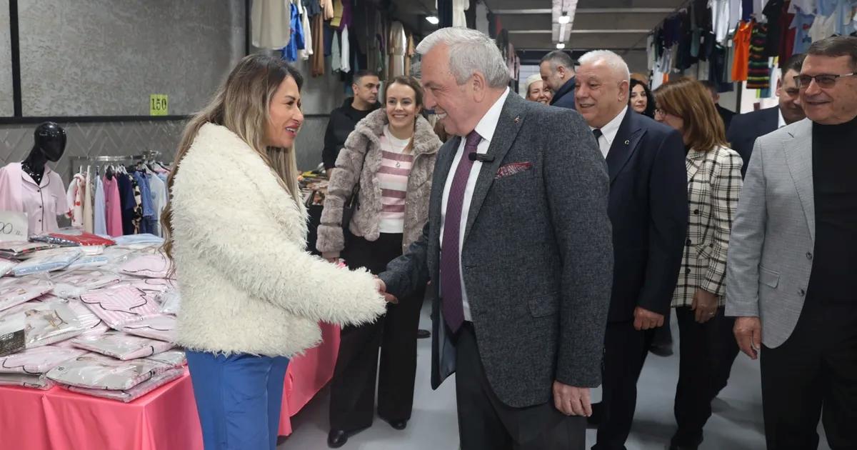 Balat’ta Yeni Giyim Pazarıyla Esnaf ve Halk Bir Arada Yüzünü Güldürüyor