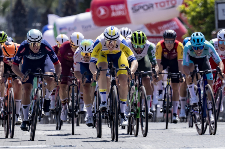 Başarıya Doğru Pedalların Ritmi: Turun 61. Yılında Çeşme–Selçuk Etabı Coşkusu