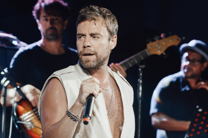 Berkay'in Limon Köyiçi Sahnesindeki Sahne Şovu ve Alaçatı Ot Festivali Rezervasyonlarında Artış