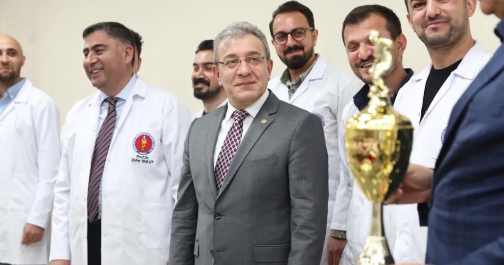 Beyaz Önlüklerle Geleceğe Emin Adımlarla: Dokuz Eylül Üniversitesi Veteriner Fakültesi’nde “Tek Sağlık” Vurgusu ve Topluma Hizmet Bilinci