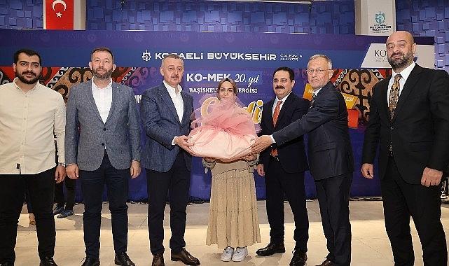 Bir Şehrin Dokunuşuyla İrsiyen Işığı: KO-MEK’in İlçe Sergilerinde Hayata Dokunan Ustalık ve Umut