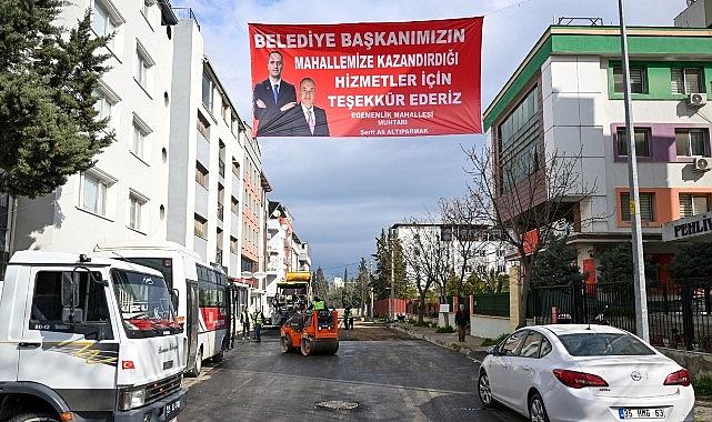 Bornova’da Yağmurun Ardından Yenilenen Sokaklar: Ömer Eşki’nin Sahada Hızlı Çalışmasıyla Desenli Asfalt Başladı