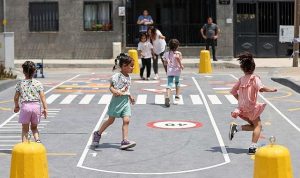 Buca’da 47 Mahallede Oyun Sokağı Rüyası Gerçeğe Dönüştü: Çocuklar İçin Şehrin En Güvenli ve Yeşil Noktası
