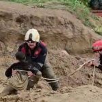 Çamurla Kaplı Tarlada Müthiş Kurtarma: Çocuklar Sağ Salim Çıkarıldı