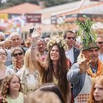 Çeşme’nin Nefesi: Otların Renkli Dansı ve Şeflerin Sınır Tanımayan Buluşması