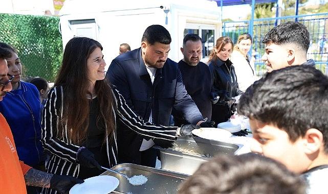 Çeşme’nin Okullarında Sosyal Alan Atağı: 28 Okula 90 Piknik Masası ve 180 Bankla Yeni Nesil Buluşma Noktaları