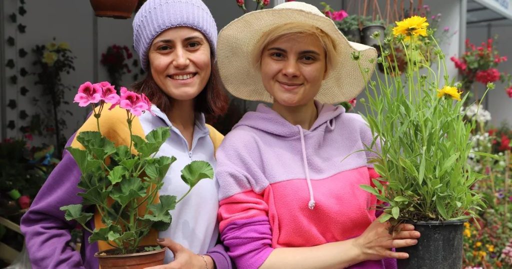 Çiçek Festivalinin Büyük Aşaması: Üreticiyle Vatandaş El Eline, Gönüller Coşkuyla Buluşuyor