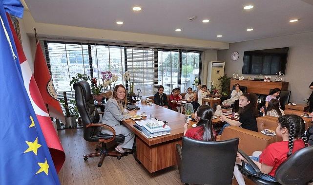 Çocukların Hayal Dolu Günü: Makam Koltuğunu Deviren Nesiller, Güvenlik ve Umut İçin Sesini Yükseltti