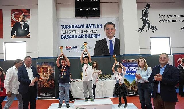Çocukların Zekâ Dolu Buluşması: Ulusal Egemenlik ve Çocuk Bayramı Satranç Turnuvası Şampiyonları Treated with Triumph