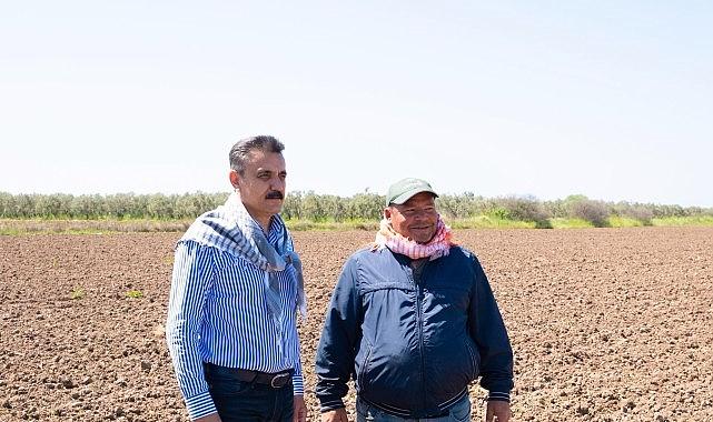 Dikili’de Verimliliğin Yeni Sezonu: Başkan Kırgöz’ün Tarım Köprüleri ve Üreticiyle Dayanışma Rüzgârı