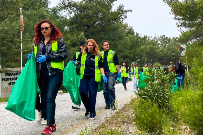 Doğa İçin Birlikte Yürüyoruz: Bornova’da Çevre Temizliği Seferberliğiyle Farkındalık Artıyor