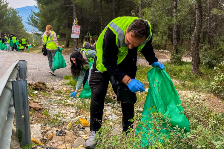 Doğa İçin Birlikte Yürüyoruz: Bornova’da Çevre Temizliği Seferberliğiyle Farkındalık Artıyor