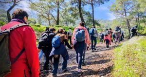 Doğanın Kıyısında Dayanışma: İzmir’de 11 Kilometrelik Bahar Yürüyüşü ve Temiz Yaşam Ağı
