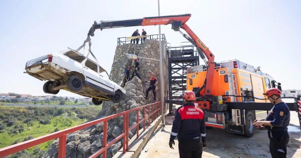 Gecenin Dumanında Kahramanlık: Head Fire Project ile İzmir’in İtfaiyecileri Zirveye Doğru Koşuyor