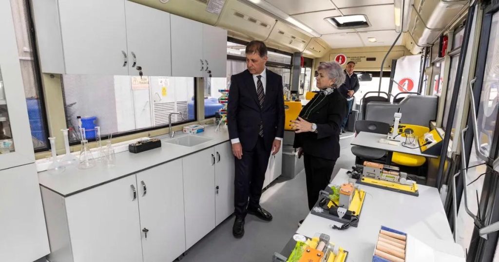 Gezici Bilim Otobüsü Adıyaman’da Bilim Ağırlıklı Dayanışma: Sevgiyle Yola Çıkan Laboratuvar