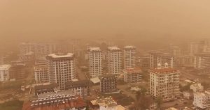 Gökleri Öfke Gürültüsü: Türkiye’de Sağanaklar ve Çöl Tozu Fırtınasıyla Gelen Gündem