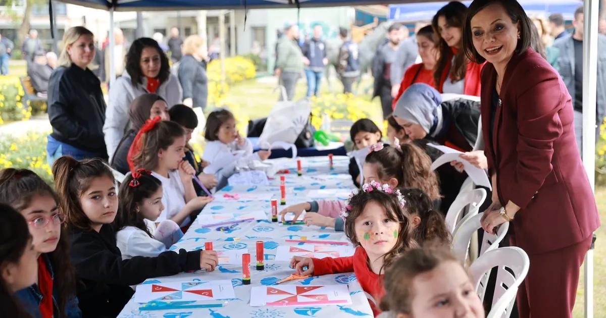 Gülen Çocuklar ve Renkli Şenlik: İzmir Karabağlar’da 23 Nisan Coşkusu