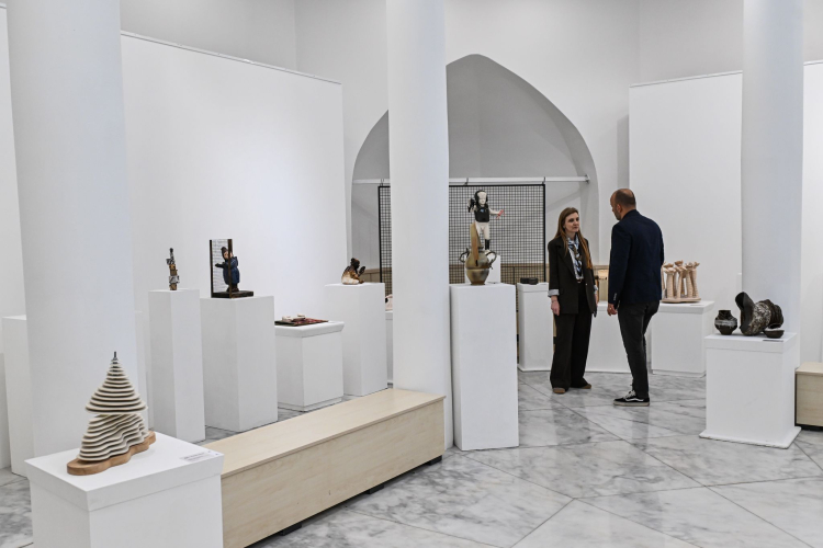 Işığın Seramiğe Dokunan Karanlığı Aydınlatan Koruyamadıklarımız: Topraktan Umuda Uzanan Bir Sergi Serüveni