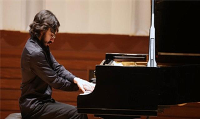 Işığın Tuşlarında Doğan Genç: Eren Düzenli’nin Barok Yolculuğu ve İzmir’deki Müzik Ateşi