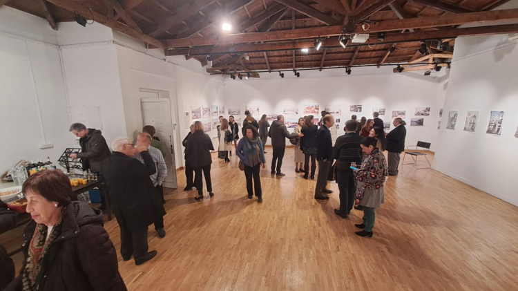 Istanbul’un Özlemiyle Atina’da Işıkla Buluşan Anılar: Fotoğrafın Eski Topraklarında Yeni Bir Yolculuk