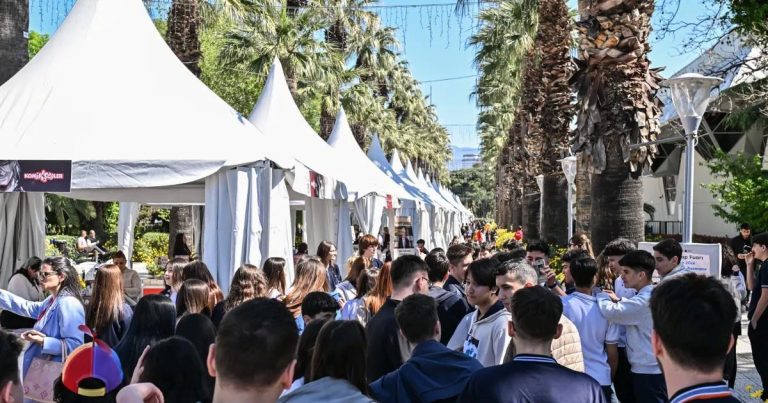 İzmir Kitap Fuarı’nda Öğrenciler ve Öğretmenler Enerji Dolu Anlar Yaşadı