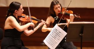 İzmir Oda Orkestrası’nın Büyüleyen Sonbahar Konseri: Beethoven ve Dvořák Seslendi