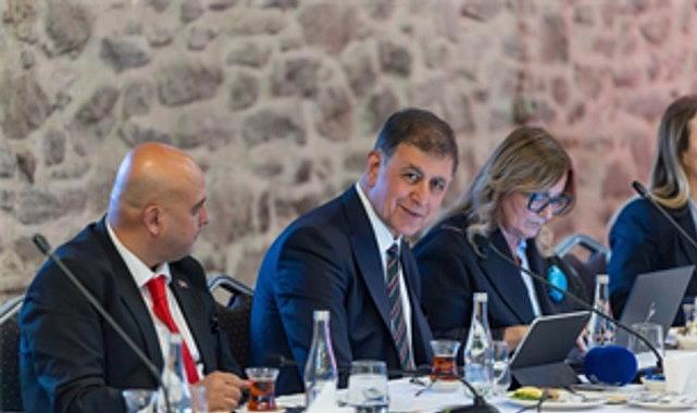 İzmir Turizmi Yol Haritasını Yeniden Çiziyor: İZMAR Depo, Su Faturalarında İndirim ve Etkileyici Turizm Stratejileriyle Şehrin Geleceğini Şekillendiriyor