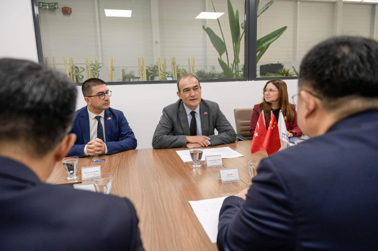 İzmir ve Qingdao, Körfez Ekonomi Şeklini Birlikte Şekillendirecek: Siyaset ve Sanayide İş Birliğinin Yeni Rotası